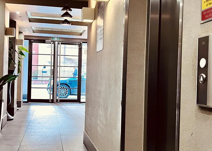 Modern 2Br And Elevator C-London