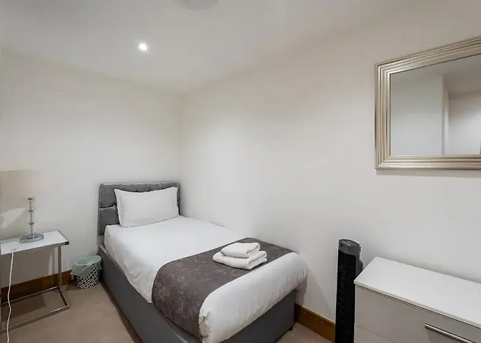 Modern 2Br And Elevator C-London